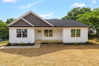 915 Lincoln St, Eden, NC 27288