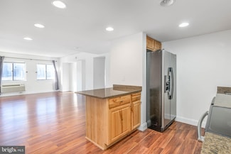 200 10 Lombard St Unit 507, Philadelphia, PA 19147