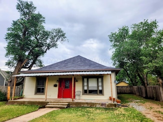 1908 3rd Ave, Canyon, TX 79015