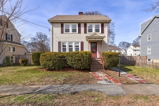 8 Smith Ave, Reading, MA 01867