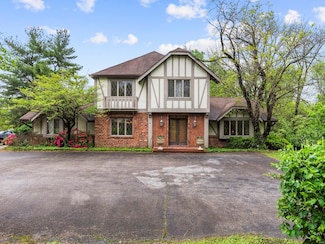 10656 Ladue Rd, Saint Louis, MO 63141