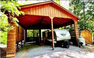 495 10th St, Ellijay, GA 30540