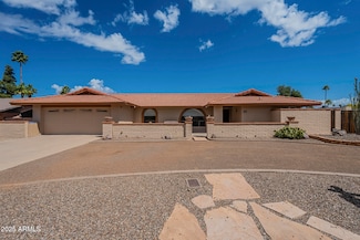 218 E Caribbean Ln, Phoenix, AZ 85022