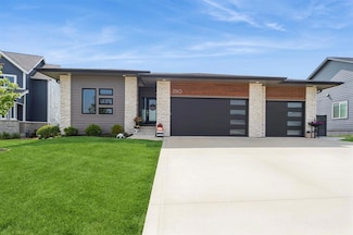 2510 NW Rockwood Ln, Grimes, IA 50111