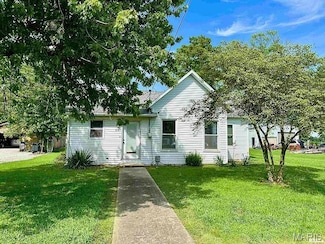 414 E Monroe Ave, Farina, IL 62838