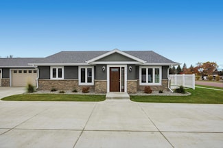 2336 30th Ave S, Fargo, ND 58103