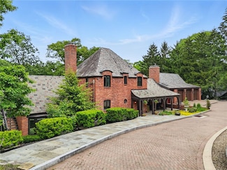 30 Club Rd, Carnegie, PA 15106