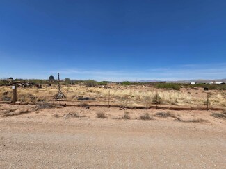 35 Canary Ln, Alamogordo, NM 88310