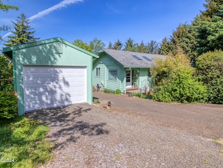 2711 NE Hemlock Dr, Yachats, OR 97498