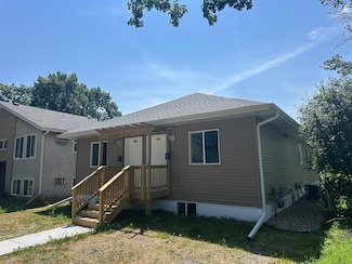 466 Thomas Ave W, Saint Paul, MN 55103
