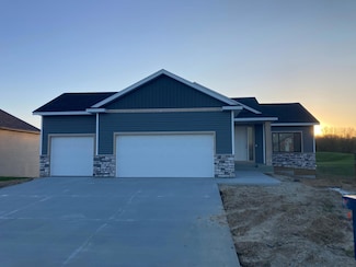 309 Highlands Ave, Zumbrota, MN 55992