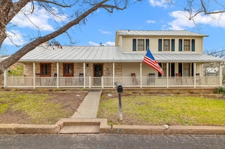211 S Crockett St, Fredericksburg, TX 78624