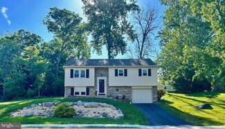 665 N Pier Dr, Lancaster, PA 17603