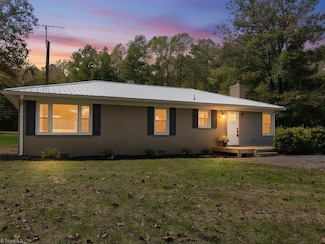 122 S Old Fisher Ferry Rd, Thomasville, NC 27360