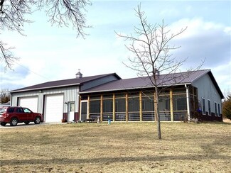 137 Spruce Dr, Linn Valley, KS 66040
