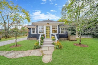 4 Carter Ln, East Quogue, NY 11942