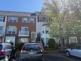 9 Crabapple Ct Unit 52T, Jersey City, NJ 07305
