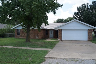 501 Clifford St, Wayne, OK 73095