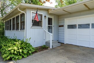 62319 41st St, Paw Paw, MI 49079