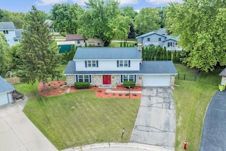 837 Wexford Ct, Hartland, WI 53029