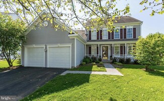 17220 Rosecliff Ct, Round Hill, VA 20141