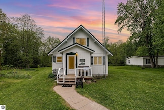 5817 Gross Dr, Weidman, MI 48893