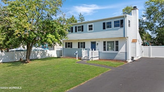 573 Sumner Ave, Belford, NJ 07718