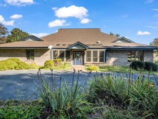26 Canter Ct, Horse Shoe, NC 28742