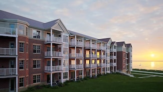 4100 S Lake Dr Unit 210, Saint Francis, WI 53235