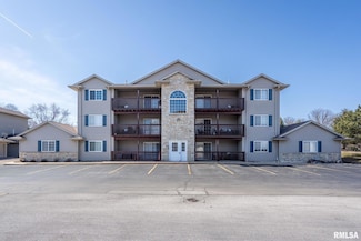 105 E Price St, Eldridge, IA 52748