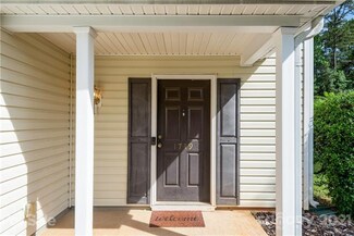 1719 Oldbriar Ln, Charlotte, NC 28216