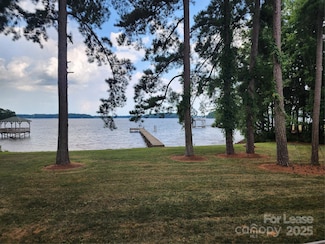 16946 Belle Isle Dr, Cornelius, NC 28031