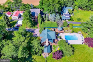 636 Almshouse Rd, Warminster, PA 18974