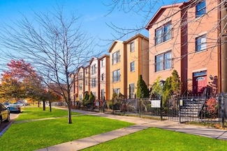 5852 S Prairie Ave, Chicago, IL 60637