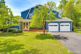 24 Christopher Ave, Kendall Park, NJ 08824