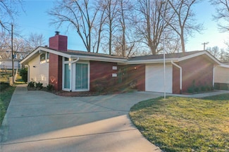 3040 Kingsley Dr, Florissant, MO 63033