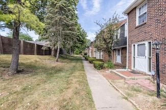 659 Dlyn St Unit 3, Columbus, OH 43228