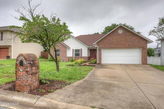 1241 Douglas Ct, Carthage, MO 64836