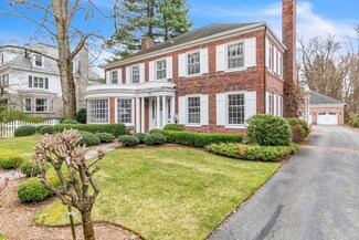 33 Forest Glen Rd, Longmeadow, MA 01106