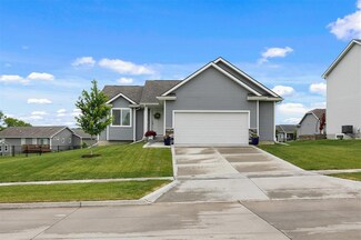 716 Orchard View Dr, Norwalk, IA 50211