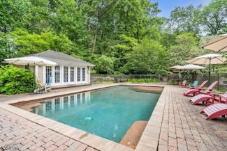 15 White Oak Dr, Asbury, NJ 08802