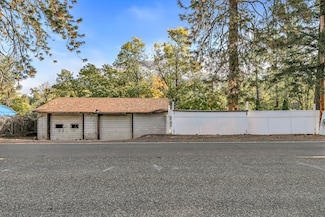 5142 Rogue River Hwy, Gold Hill, OR 97525