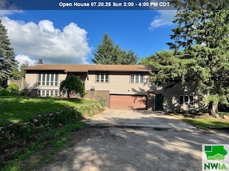 1526 110th St, Sioux City, IA 51108