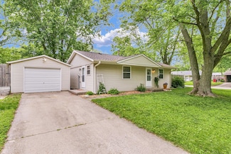 3310 Saratoga Dr, Champaign, IL 61821