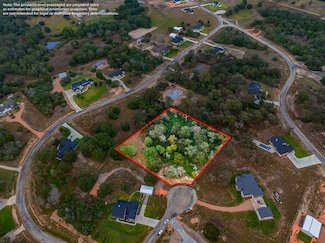 165 Cru Ct, Bellville, TX 77418