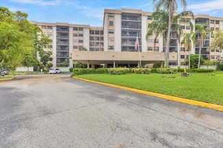 900 NE 195th St Unit 607, Miami, FL 33179
