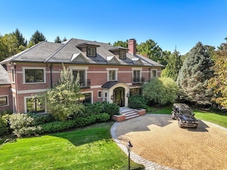 118 Woodland Rd, Chestnut Hill, MA 02467