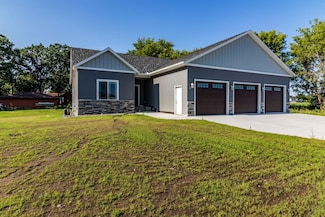 330 10th St S, Sartell, MN 56377