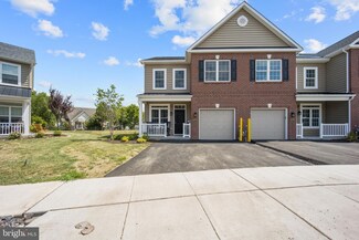 16725 River View Cir, Bristol, PA 19007