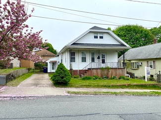 13 Deane St, Fairhaven, MA 02719